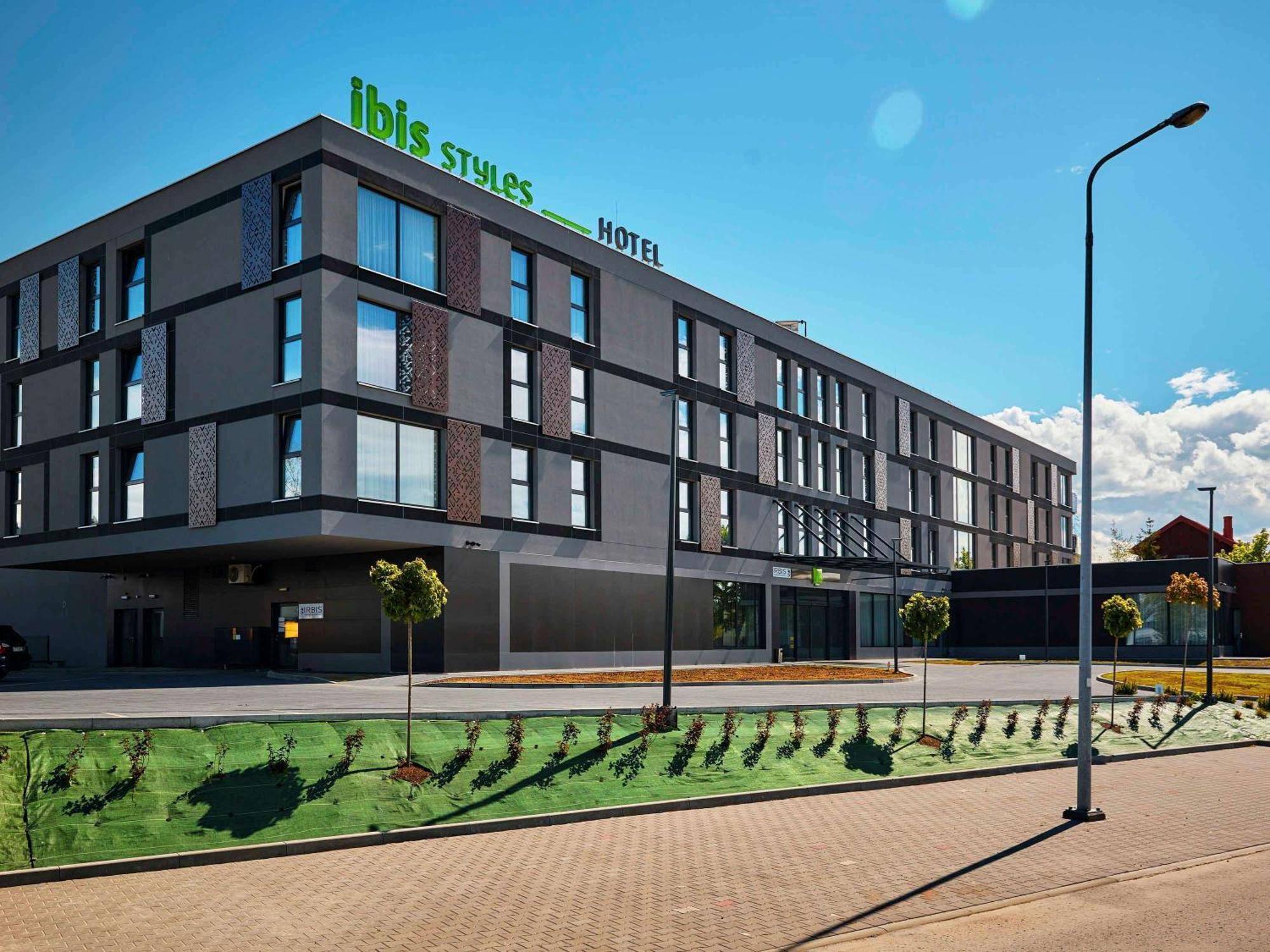 Ibis Styles Nowy Targ Hotel Exterior foto